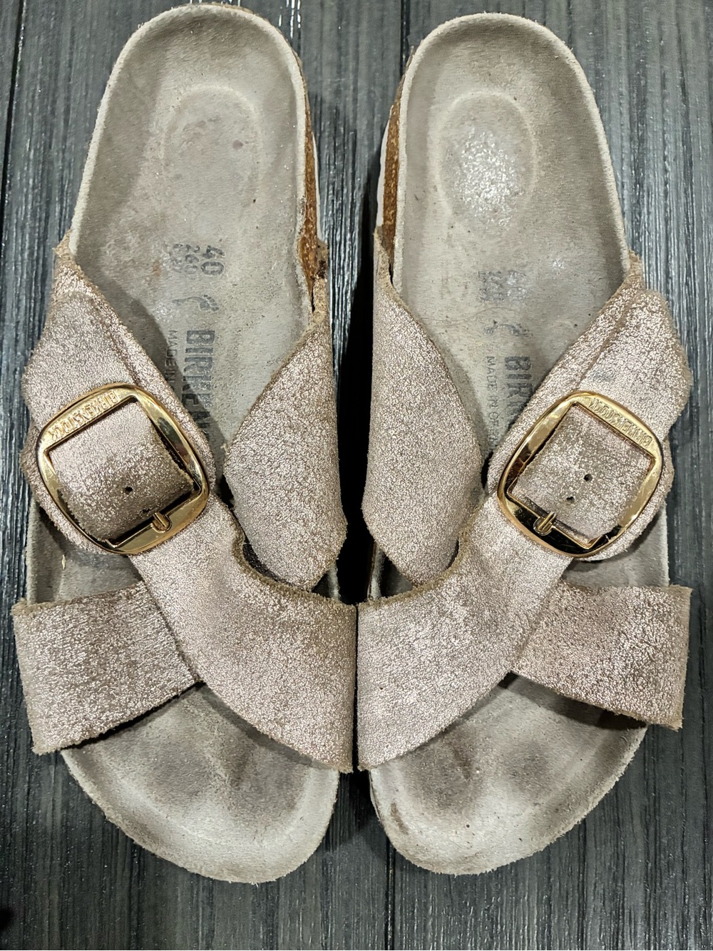 Birkenstock Women’s Metallic gold sparkle Cross-Band Sandals Gold Buckles sz40